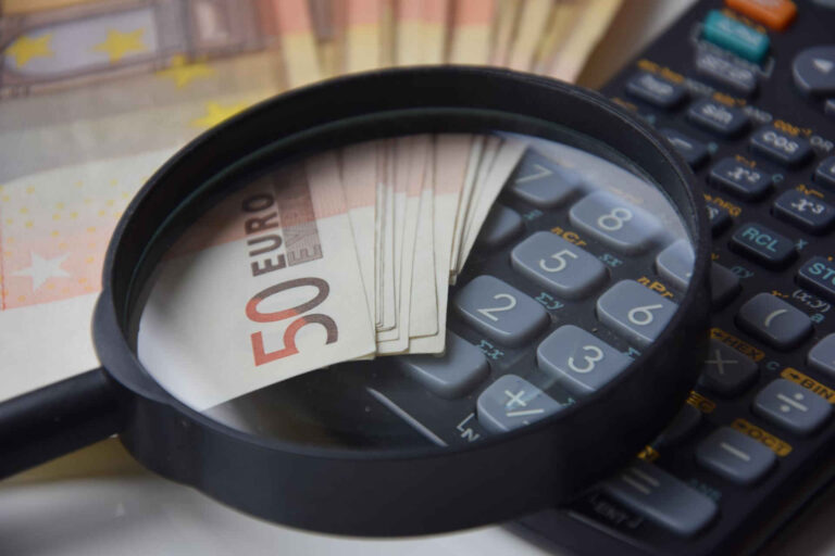 inkasso beauftragen kosten bargeld euro lupe